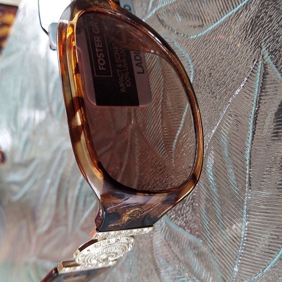 NWT Foster Grand sunglasses - Picture 2 of 4